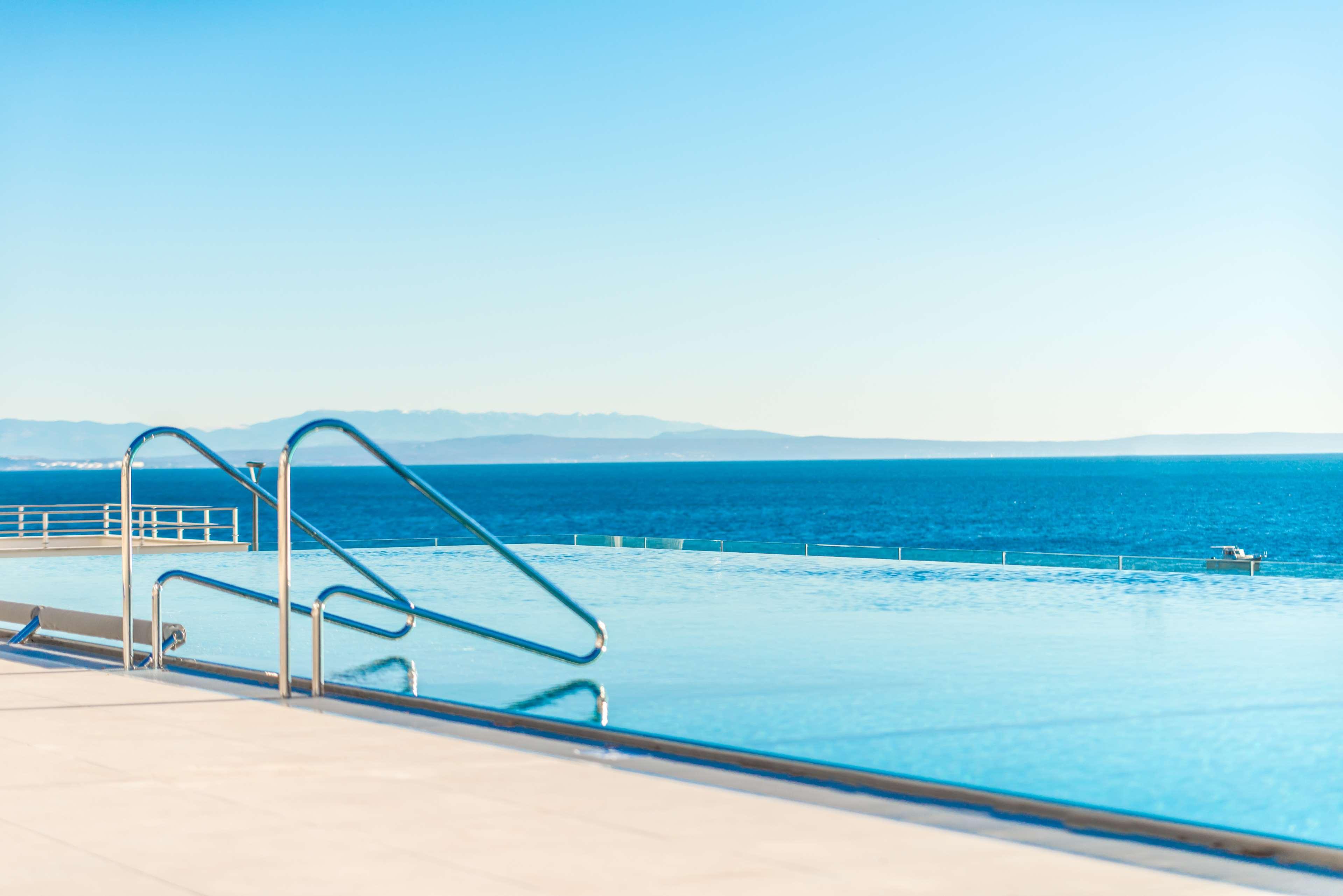 Hilton Rijeka Costabella Beach Resort And Spa Exterior foto The pool at the Hotel