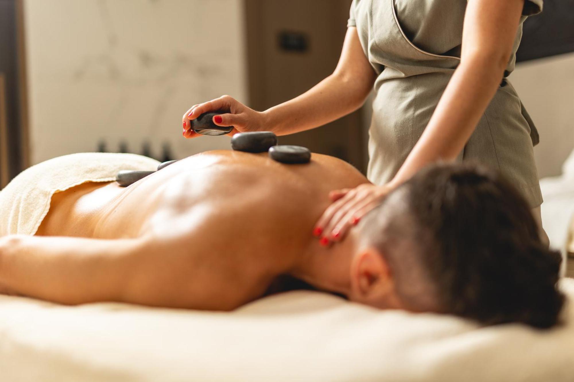 Hilton Rijeka Costabella Beach Resort And Spa Exterior foto Hot stone massage