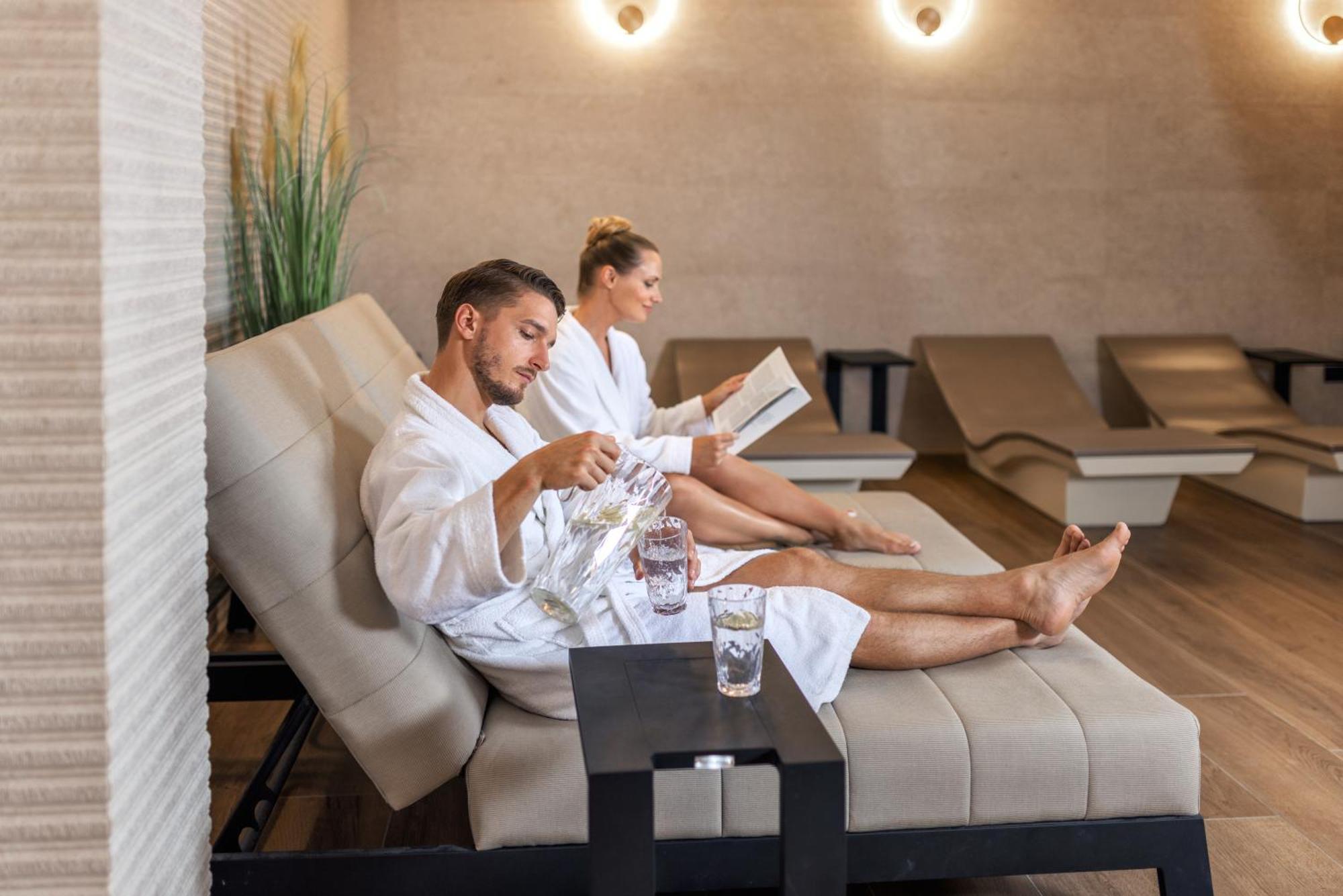 Hilton Rijeka Costabella Beach Resort And Spa Exterior foto Spa