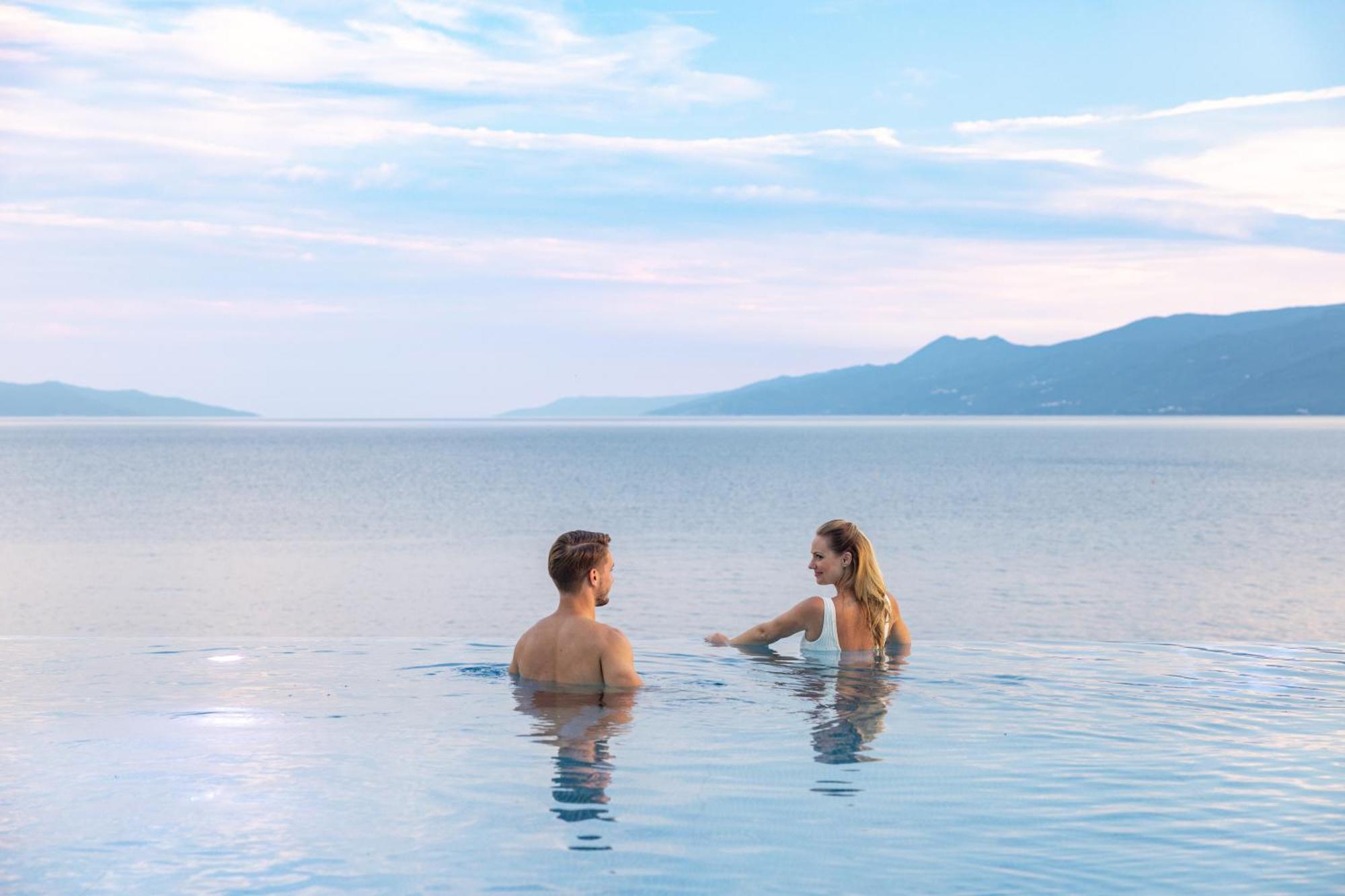 Hilton Rijeka Costabella Beach Resort And Spa Exterior foto Bathing in the Dead Sea
