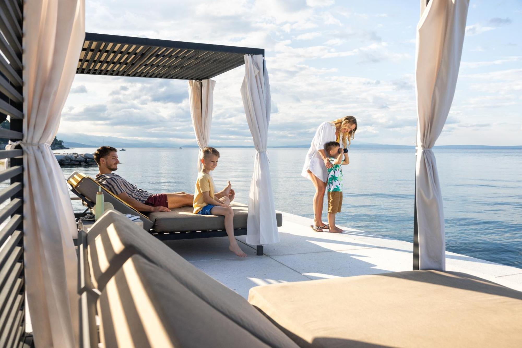 Hilton Rijeka Costabella Beach Resort And Spa Exterior foto The Beach at The Westin