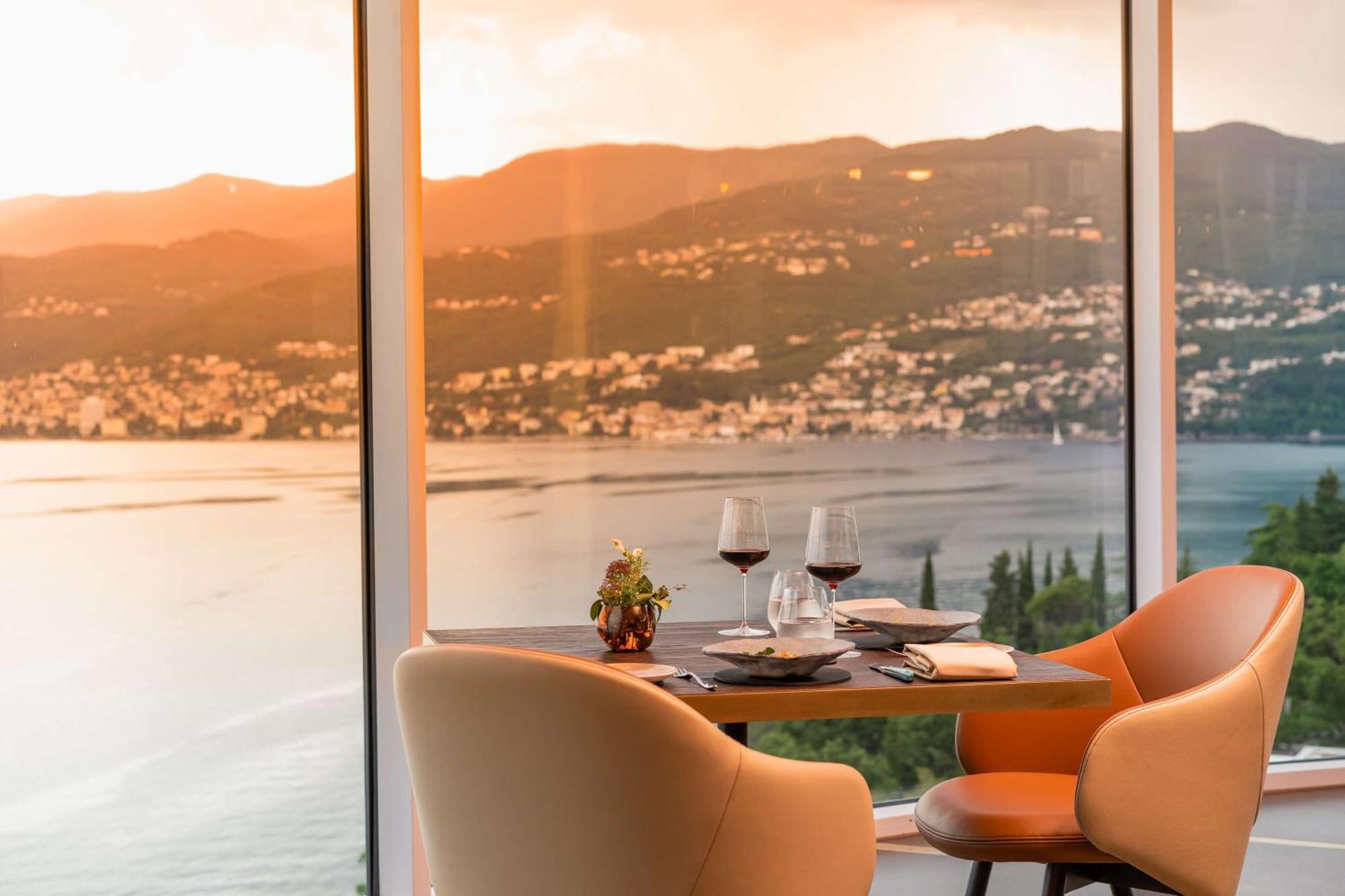 Hilton Rijeka Costabella Beach Resort And Spa Exterior foto View from the restaurant